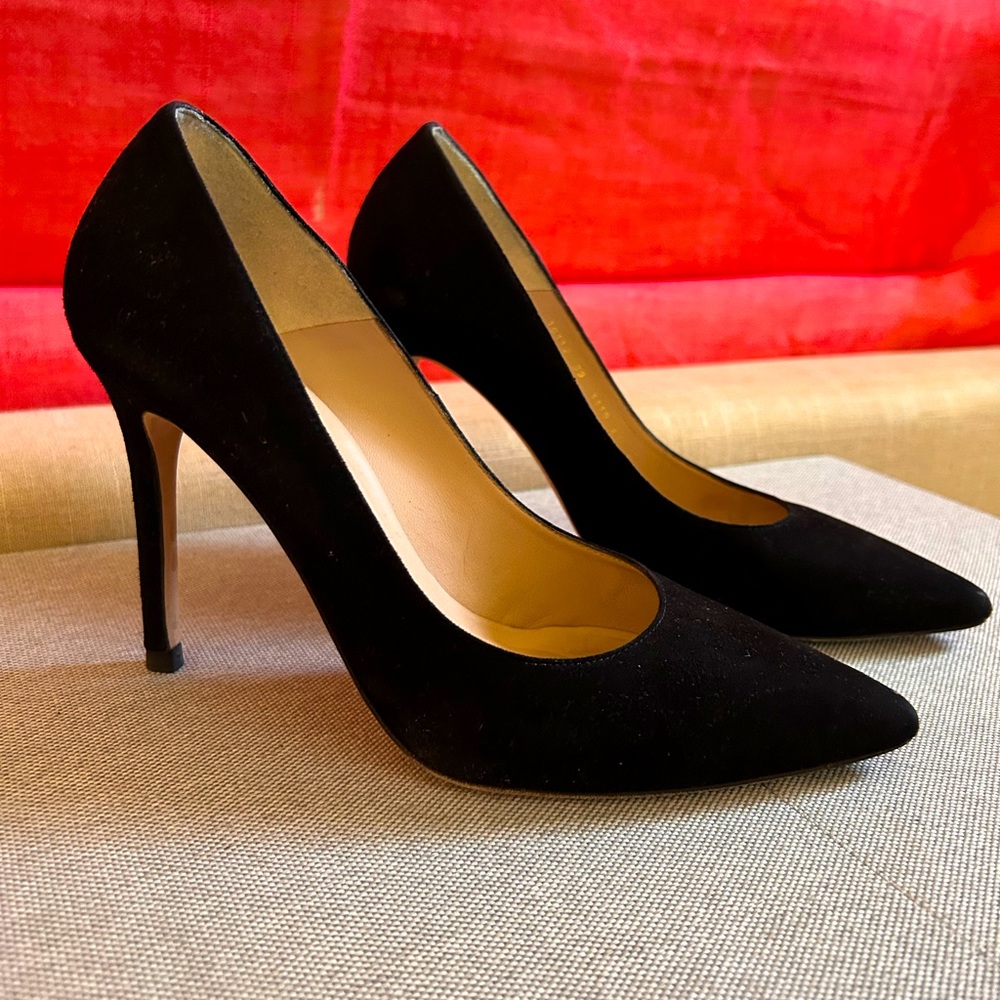 L.K. Bennett CERN black suede pumps sz 39 95 mm Like New Condition